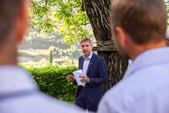 L'assessore provinciale Luis Walcher ha dato una buona pagella all'agricoltura. Walcher ha detto che è importante lavorare per mantenere le famiglie di agricoltori nelle aziende agricole e per instillare nei consumatori l'apprezzamento per i prodotti agricoli. (Foto: ASP/Greta Stuefer)