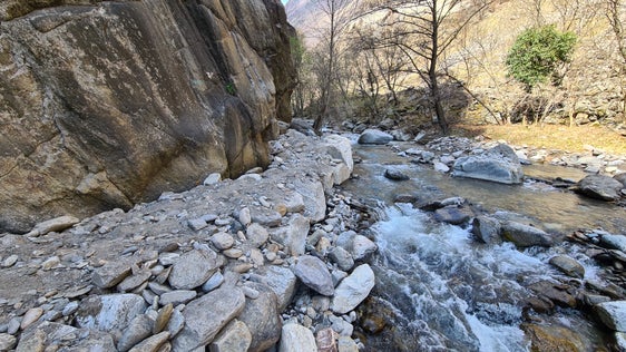 Durante i lavori di sgombero nello Schnalserbach è stata messa in sicurezza anche la parete di roccia Juval. (Foto: Agenzia per la protezione civile/Ufficio provinciale sistemazioni bacini montani ovest)