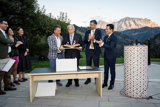 Tag der ladinischen Kultur (von links): Landesrat Daniel Alfreider, Merit Ladin-Preisträger Lois Craffonara, Ert X Merit Ladin-Preisträger Gregor Prugger, Ladinischer Bildungs- und Kulturdirektor André Comploi (Foto: LPA/Direktion Ladinische Bildung und Kultur/Vanessa Runggaldier)