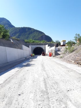 Während der Bauarbeiten bleiben die Buslinien und die dazugehörigen Haltestellen in Betrieb, werden jedoch leicht umgeleitet. (Foto: LPA/Ressort für Infrastrukturen und Mobilität)