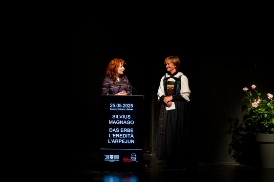 Adina Guarnieri (a sinistra) e Martha Stocker hanno presentato il film “Silvius Magnago. L'eredità”. (Foto: USP/Manuela Tessaro)