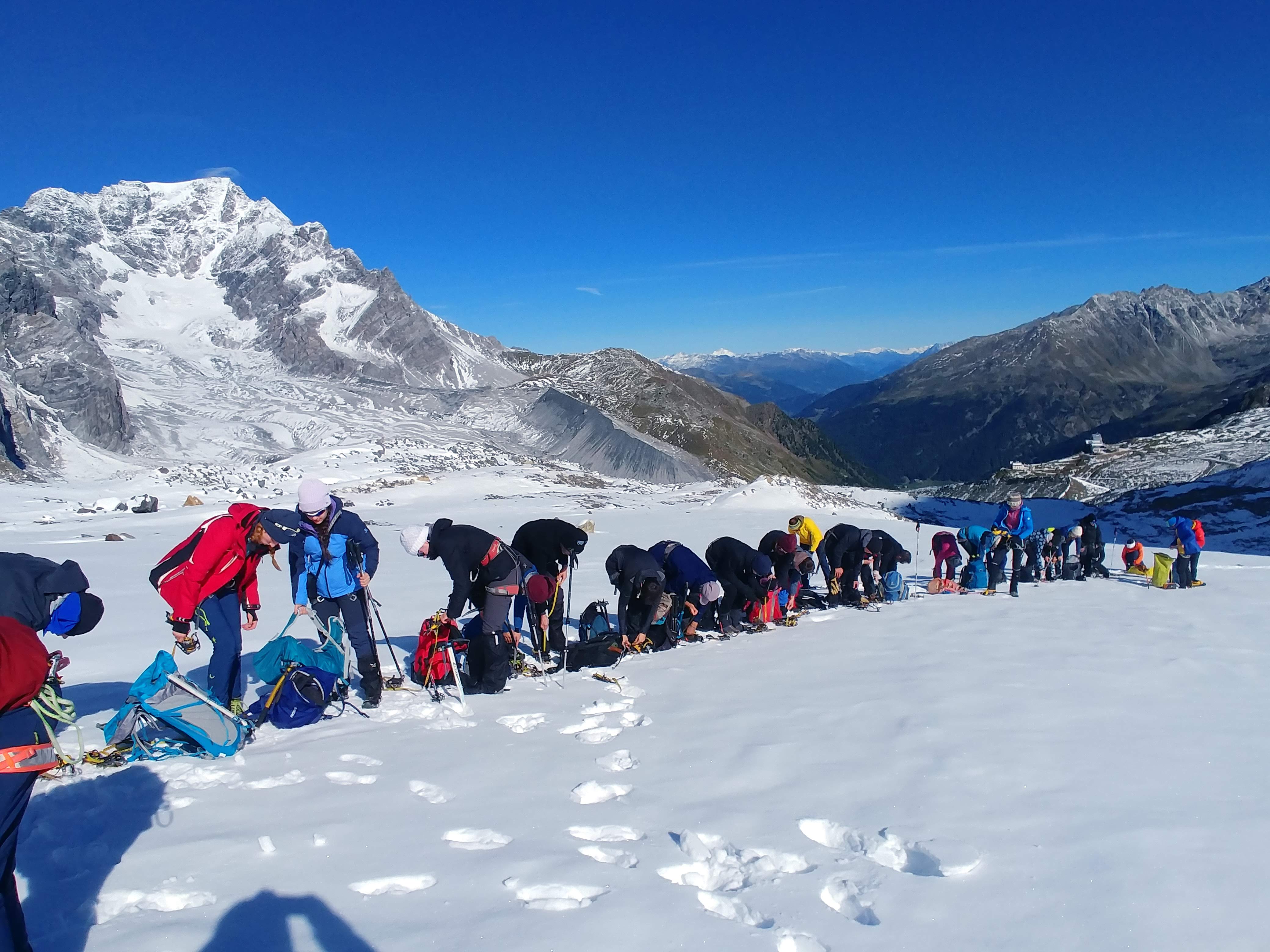 N preparazion per jí sun l dlacier (Foto: LPA/Petra Senoner) 