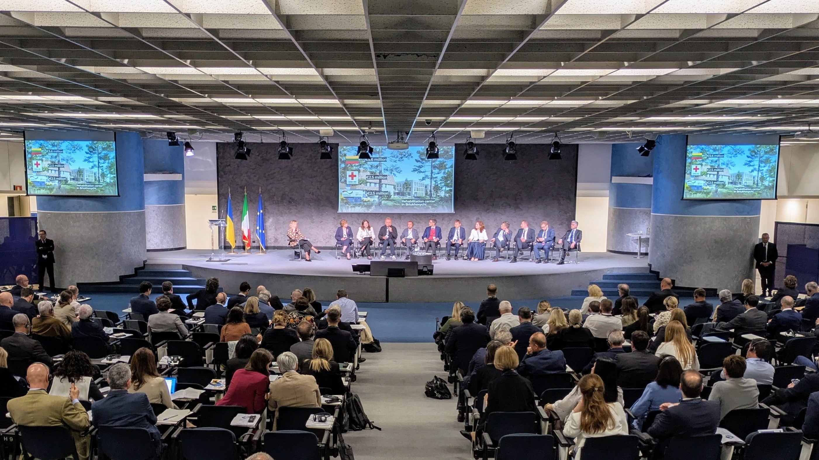 Lunedì 12 maggio a Verona un evento preparatorio alla Ukraine Recovery Conference 2025 (URC2025), l'importante conferenza sulla ricostruzione che si terrà a Roma il 10 e 11 luglio. Per la Provincia autonoma di Bolzano partecipa l'assessora Rosmarie Pamer. (Foto: USP/Hannes Wisthalter)