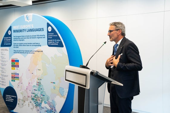 "Wir wollen der Gemeinschaft etwas zurückgeben, denn viele Nationen haben uns geholfen, dieses Schutzsystem zu erhalten", unterstrich Landeshauptmann Arno Kompatscher in Brüssel. (Foto: LPA/Mirco Paradiso)