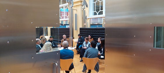 Die Ideenentwicklung in einer der Arbeitsgruppen (Foto: Euregio/Stefan Graziadei)