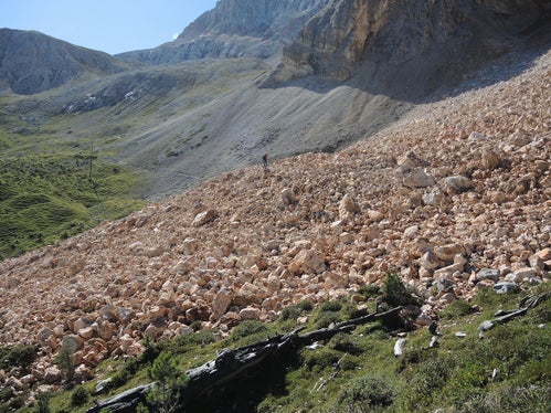 Gli effetti di un evento franoso sulla Croda Rossa. (Foto: ASP/Ufficio geologia)