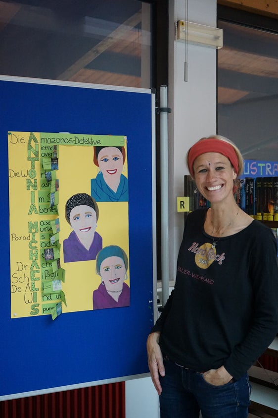 Die Kinder- und Jugendbuchautorin Antonia Michaelis, die mit ihren vier Töchtern und vier Förderkindern in einem kleinen Dorf gegenüber der Insel Usedom lebt, war auf Einladung des Landesamtes für Bibliotheken und Lesen im Rahmen der Herbstlesewoche 2023 in Südtirol. (Foto: LPA/Daniela Huebser)