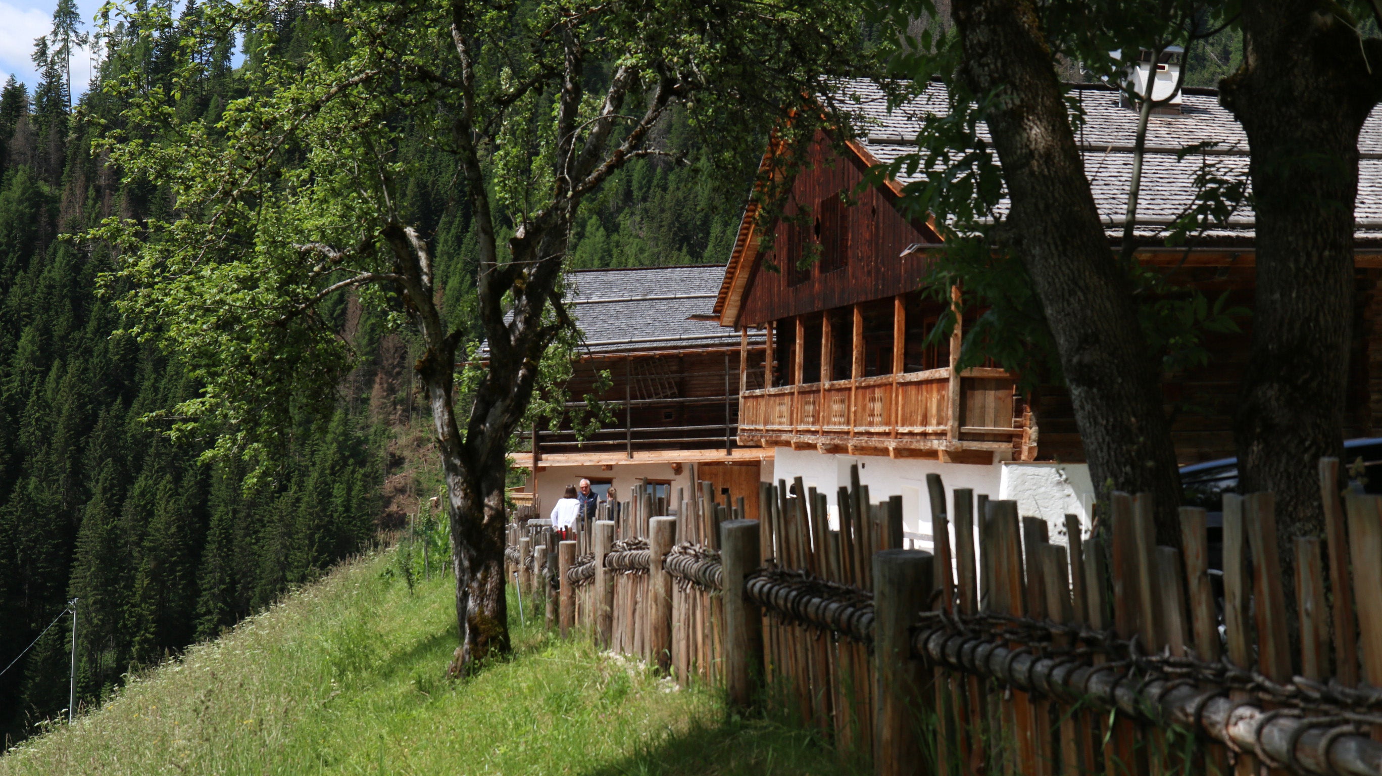 Der Burgerhof in Prags ist Teil der von der Stiftung begleiteten Lernangebote, deren Betrieb durch eine Landeszuweisung für 2026 unterstützt wird. (Foto: LPA/Ressort für Deutsche Bildung und Kultur)