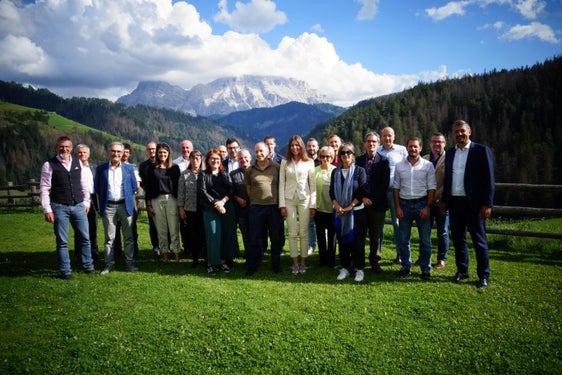 A San Martin, s’á incö i rapresentanc dles istituziuns ladines, dles uniuns culturales, y deplü porsones interessades, incunté cun le prof. Pier Luigi Petrillo, chël che é rové adalerch por ilustré le proiet de candidatöra dles liëndes ladines a patrimone cultural imaterial dl Unesco. (Foto. ASP/Carlo Suani)