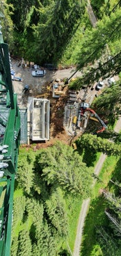 Die Mastenmontage für die neue Anlage in Ratschings (Foto: RAS)