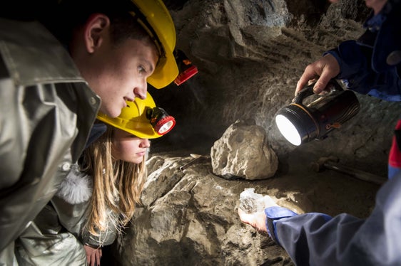Giovani al Museo provinciale Miniere sede di Ridanna (Foto: ASP/Alex Filz)