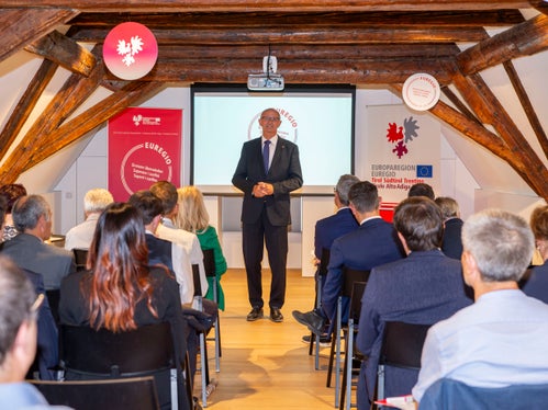 Landeshauptmann Mattle (Tirol): Nachhaltigkeit ist gerade in Zeiten des Klimawandels und der Teuerung das Gebot der Stunde. Die Euregio rückt sie daher zu Recht in den Fokus. (Foto: LPA/Fabio Brucculeri)