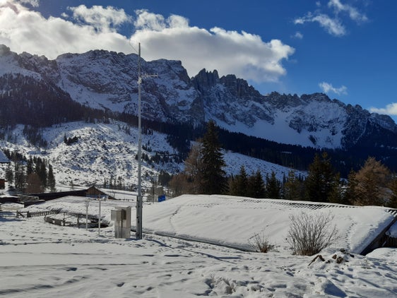 Le stazioni meteo in Alto Adige hanno registrato temperature miti, superiori alla media, durante il mese di gennaio. La foto mostra la stazione meteorologica a Passo Carezza. (Foto: Ufficio Meteorologia e prevenzione valanghe)