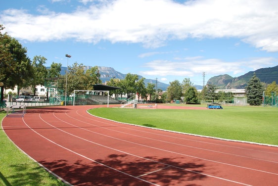 La Scuola provinciale per professioni sociali "Hannah Arendt" invita ad una corsa di beneficenza che si svolgerà al campo CONI di Aslago a Bolzano (Foto: Comune di Bolzano)
