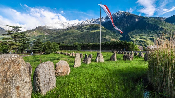 Wetterbild des Monats Mai 2026: Landart-Kunstwerk SteinZeit in Algund (Foto: LPA/Martin Geier)