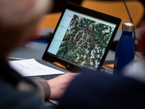 Il progetto per il riassetto della rete ad alta tensione nella Valle Isarco mira a modernizzare e potenziare la fornitura di energia elettrica, garantire l'approvvigionamento del BBT e, allo stesso tempo, ottenere miglioramenti dal punto di vista della tutela del paesaggio e della qualità della vita della popolazione. (Foto: USP/Fabio Brucculeri)
