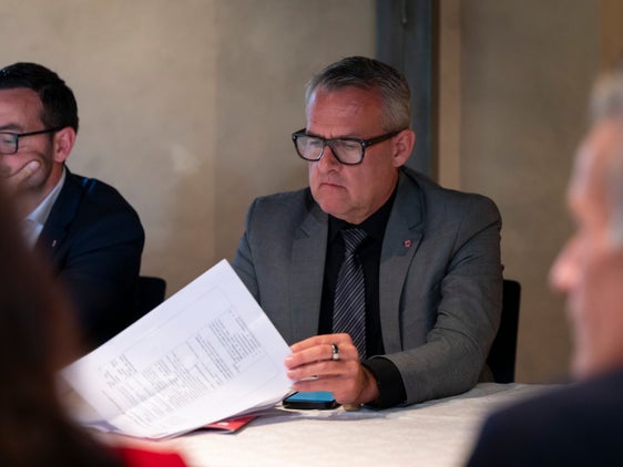 Investitionen, wie das neue Pflegeheim Cura Resort oder die Aufwertung des Pferderennplatzes, würden die Lebensqualität verbessern, die Dienstleistungen stärken und das Gebiet aufwerten, hob Landesrat Christian Bianchi mit Blick auf anstehende Projekte im Burggrafenamt hervor. (Foto: LPA/Fabio Brucculeri)