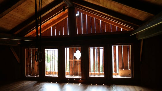 Le offerte formative della Fondazione sono un prezioso complemento all'offerta formativa delle scuole e un ulteriore tassello del nostro panorama formativo. Consentono ai bambini e ai giovani nuove forme di partecipazione e li aiutano a scoprire e sviluppare le loro capacità in modo diversificato, afferma l'assessore provinciale all'istruzione Philipp Achammer. Nella foto il Burgerhof idi Braies. (Foto: USP/Direzione Istruzione e formazione tedesca)