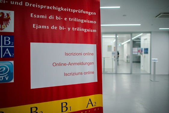 I resultac publicá tl raport ASTAT 15/2025 evidenziëia l’impëgn pedagogich coerënt che vëgn metü a jí tles istituziuns formatives ladines, chëres che ó arjunje te na manira sistematica le plurilinguism funzional por dötes les scolares y düc i scolars. (foto: USP)