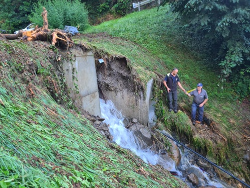 Im Ederbach in der Örtlichkeit Matatz in der Gemeinde St. Martin in Passeier ist nach einem nächtlichen Murgang die Wildbachverbauung im Einsatz. (Foto: LPA/Landesamt für Wildbach- und Lawinenverbauung West)
