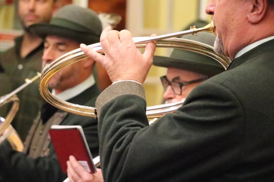 Traditionen prägen die Jagd, das Jagdhornblasen gehört dazu. (Foto: LPA/Maja Clara)