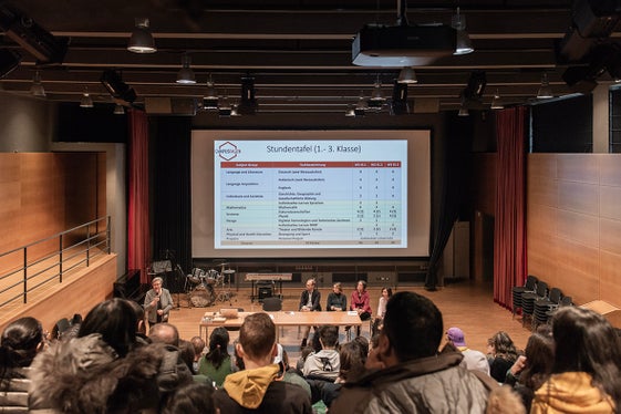 DIe heutige Vorstellung des neuen Internationalen Klassenzuges am Realgymnasium Bozen (Foto: LPA/Claudia Corrent)