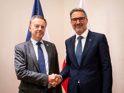 Il presidente Arno Kompatscher ha accolto l'ambasciatore Martin Briens e ha sottolineato l'importanza di una cooperazione costruttiva a vari livelli. (Foto: USP/Fabio Brucculeri)
