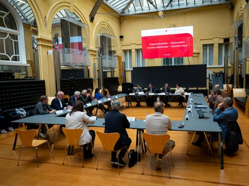 All'incontro erano presenti anche i rappresentanti di Confindustria Alto Adige, delle associazioni artigiane lvh.apa e Cna Alto Adige, di Economia Alto Adige, della Camera di commercio e dell'Unione commercio hds. (Foto: USP/Fabio Brucculeri)