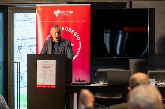 Il segretario generale dell'Euregio von Ach: “Possiamo mettere assieme tutto il lavoro per il patrimonio storico e culturale nell'Euregio e utilizzare in modo ottimale le numerose iniziative e le loro professionalità”. (Foto: USP/Manuela Tessaro)