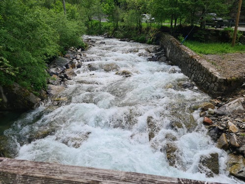 Nelle ultime tre settimane, l'Ufficio sistemazione bacini montani Nord ha effettuato lavori di rinaturalizzazione sul Rio di Giovo, Rio di Racines e sul Rio di Pusteria nel Comune di Racines (Foto: ASP/Ufficio sistemazione bacini montani Nord)