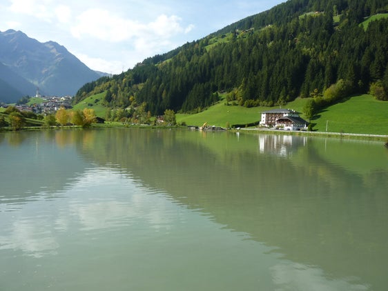 Der Mühlwalder Stausee (im Bild) versorgt das Wasserkraftwerk Mühlen mit Wasser versorgt. (Foto: LPA/Amt für Gewässerschutz)