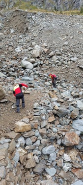 Durch den tatkräftigen Einsatz der Arbeiter des Forstinspektorats Welsberg konnte der Steig Nr. 3 zur Rieserfernerhütte rasch wieder instandgesetzt werden. (Foto: Forstinspektorat Welsberg)