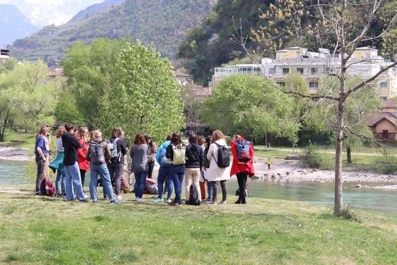 Parte del Network Meetin è stata dedicata a un'escursione lungo i corsi d'acqua di Bolzano, qui sull'Isarco prima della confluenza con il Talvera. (Foto: USP/Maja Clara)