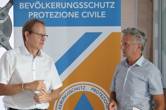 Frank Panhans (sinistra) e Willigis Gallmetzer durante la riunione tenutasi nella sede della Protezione civile (Foto: ASP/Maja Clara)