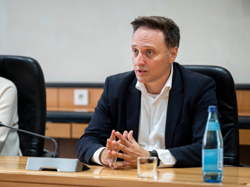 L'Alto Adige è riconosciuto a livello internazionale per il suo approccio innovativo alla digitalizzazione: Ammar Alkassar, membro del consiglio direttivo di GovTech Deutschland, durante l'incontro con la Provincia autonoma di Bolzano. (Foto: USP/Fabio Brucculeri)