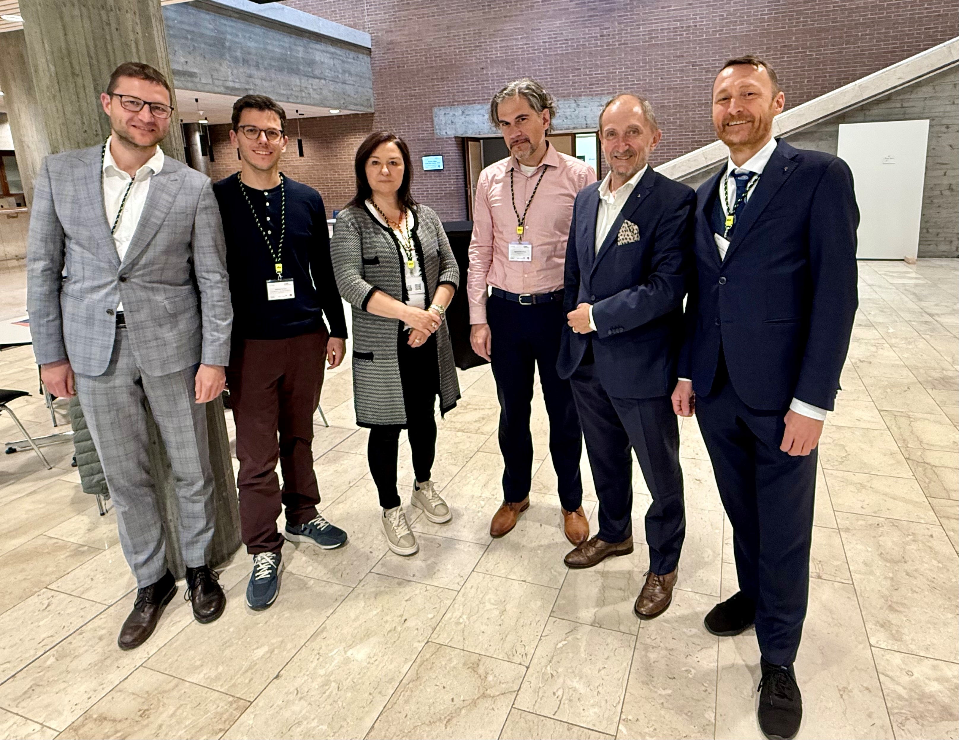 (da man ciampa a man dërta) Stefan Graziadei, Michael Schuen, Claudia Rubatscher, Ignacio Pérez Prat, Markus Solinger y Mathias Stuflesser (foto: USP/ Intendënza y Cultura Ladina)