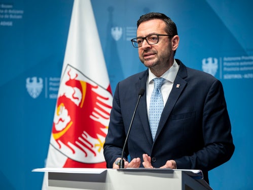 Durch die gesetzlichen Änderungen wird es den Schulen ermöglicht, auf aktuelle Anforderungen angemessen zu reagieren, führte Landesrat Marco Galateo aus. (Foto: LPA/Fabio Brucculeri)