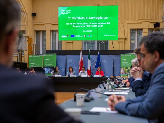L'avvio positivo del periodo di programmazione FESR 2021-2027 e i nuovi bandi per i progetti sono stati al centro della seduta odierna del Comitato di sorveglianza al Palazzo provinciale 1 di Bolzano (Foto: ASP/Fabio Brucculeri)