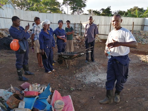 Die lokale Bevölkerung, unter anderem in Kyotera in Uganda, für Umweltschutz sensibilisieren: Dies ist einer der Aspekte des Projektes, das von den Euregioländern Tirol, Südtirol und Trentino unterstützt wird. (Foto: LPA/Amt für Außenbeziehungen und Ehrenamt)
