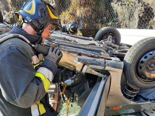 Wichtiger Bestandteil der Ausbildung und der Einsätze: die technische Hilfeleistung (Foto: Berufsfeuerwehr Bozen)