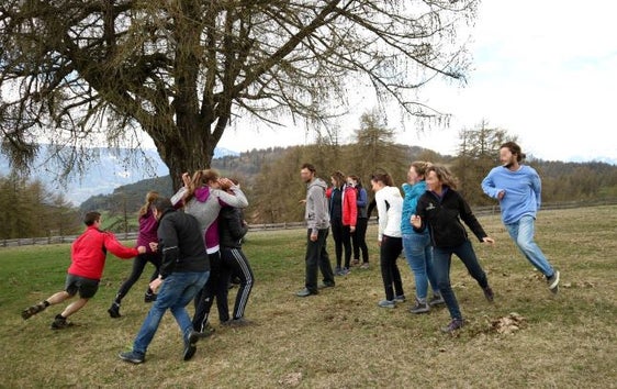 Um Schulabbrüchen vorzubeugen setzen die berufsbildenden Schulen auf ESF-unterstützte Schulsozialarbeit. Angeboten werden erlebnispädagogisches und praxisnahes Lernen sowie individuelle Beratung. (Foto: LPA/Landesdirektion deutschsprachige Berufsbildung)