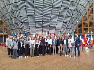 Il programma di visite alle istituzioni dell'Ue ha compreso anche un incontro nella sede del Consiglio europeo (Foto: Euregio)