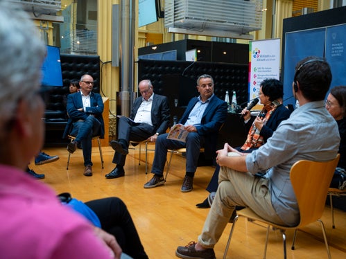 Diskutierten über aktives Altern: (v.l.) Reinhard Mahlknecht, Otto von Dellemann, Luca Critelli, Barbara Willimek, Brigitte Waldner und Francesco Barbabella. (Foto: LPA/Fabio Brucculeri)
