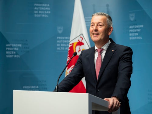 Durch die Erhöhung der Förderungen für Wärmepumpen wollen wir den Umstieg auf umweltfreundliche Technologien erleichtern und den Einsatz fossiler Brennstoffe, insbesondere Gas, im Heizungssektor verringern. Damit helfen wir der Bevölkerung, Energiekosten langfristig zu senken, und rücken gleichzeitig dem Ziel der Netto-Klimaneutralität ein Stück näher, sagt Landesrat Peter Brunner. (Foto: LPA/Fabio Brucculeri)