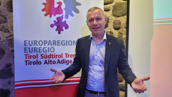 Mit Historegio sei es gelungen, die regionalgeschichtliche Forschung in vielerlei Hinsicht aufzuwerten, betonte Christoph von Ach von der Euregio. (Foto: Euregio/Armin Gluderer)