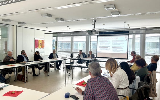Die Landesarbeitskommission setzte sich im Rahmen ihrer jüngsten Sitzung am 7. Oktober intensiv mit dem Thema Wohnen auseinander. (Foto: LPA/Ressort Europa, Arbeit und Personal)