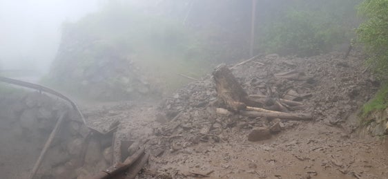 La strada provinciale della Val Senales è di nuovo percorribile dopo la frana del 21 maggio. I pendii sono stati ripuliti a fondo. (Foto: ASP/Ripartizione Servizio strade)