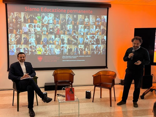 Un lavoro di rete per garantire la qualità nel settore dell'educazione permanente. Nella foto il vicepresidente Marco Galateo (a sinistra) e il direttore dell’Ufficio Educazione permanente, biblioteche e audiovisivi Luca Bizzarri. (Foto: USP)