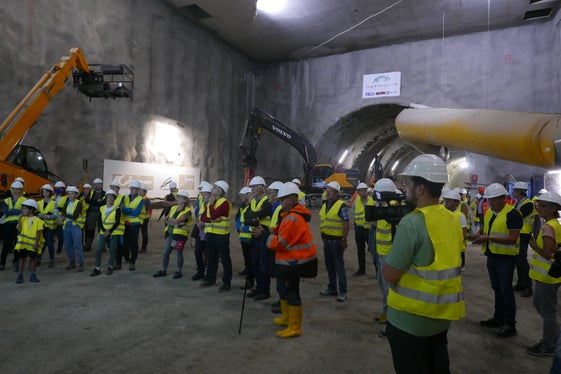 I cittadini hanno potuto verificare oggi grazie alla Giornata delle porte aperte in galleria lo stato di avanzamento dei lavori per la tangenziale Nord-Ovest di Merano (Foto: LPA/Ingo Dejaco)