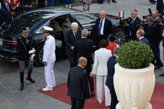 Der Präsident der Italienischen Republik, Sergio Mattarella, traf mit seiner Delegation am Kurhaus ein. Landeshauptmann Arno Kompatscher begrüßte ihn. (Foto: LPA/Bernhard Aichner)